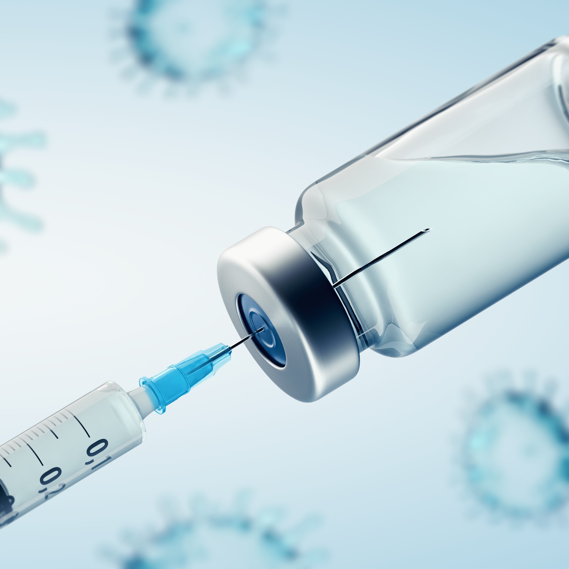 Eine Spritze zieht Flüssigkeit aus einer vial. Die Hintergrundgrafik zeigt schemenhaft Viruspartikel.