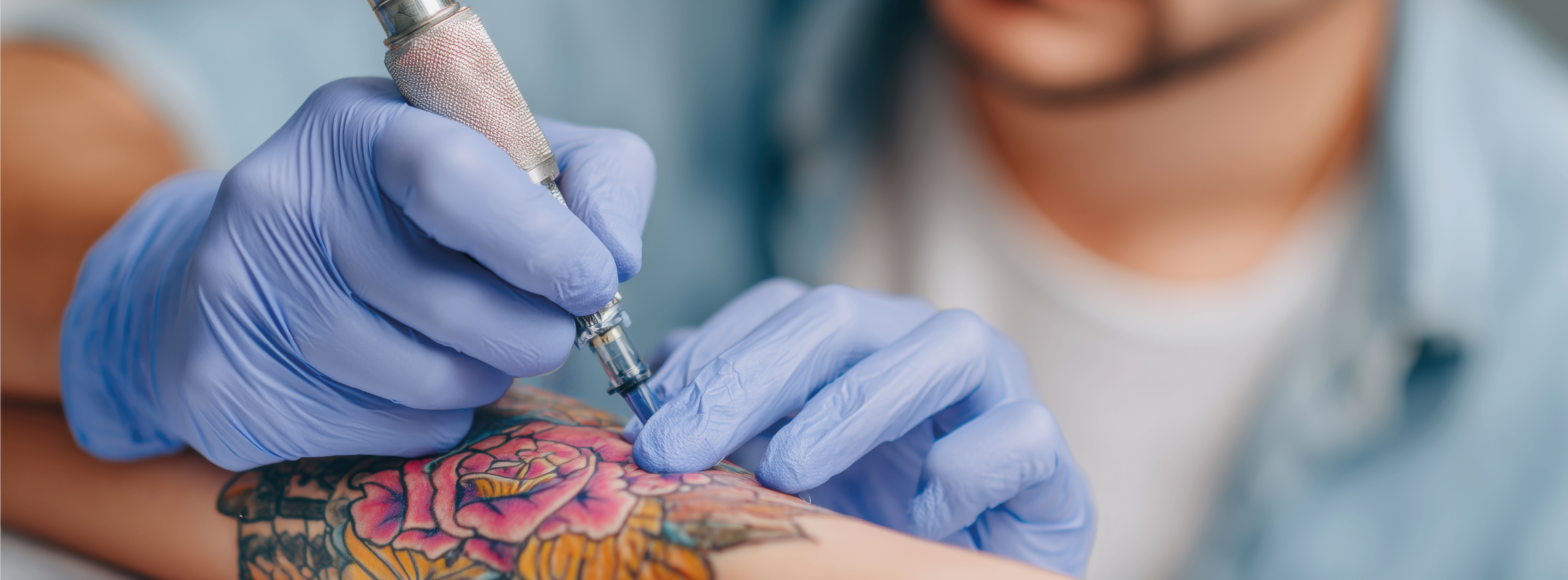 Keine Entgeltfortzahlung bei Arbeitsunfähigkeit nach Tätowierung