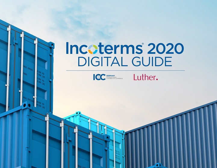 Das Bild zeigt mehrere blaue Versandcontainer vor einem hellen Himmel. Darüber steht der Text "Incoterms® 2020 DIGITAL GUIDE" in großen Buchstaben, gefolgt von den Logos von ICC Deutschland und Luther.