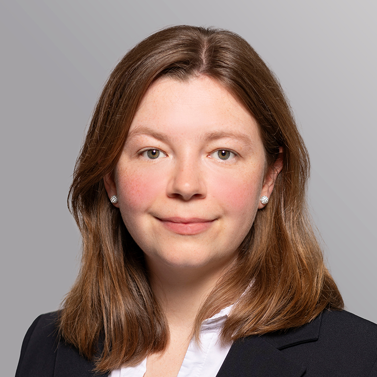 Sophia Meyer, Maître en Droit