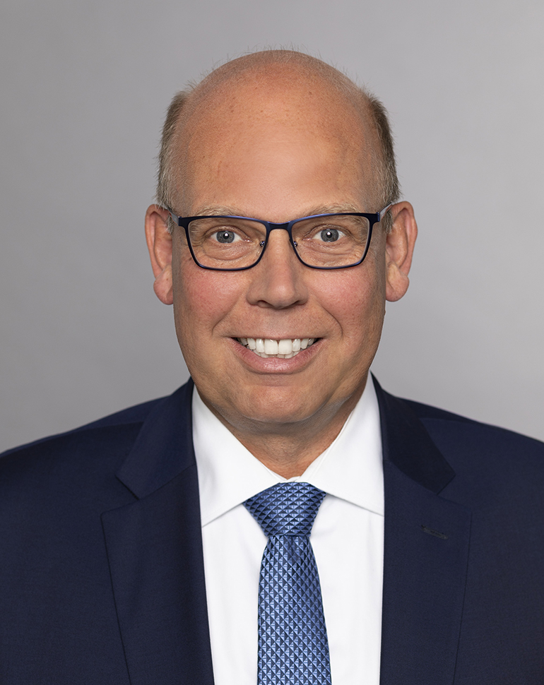 Rechtsanwalt Ulf-Dieter Pape, Energy, Subventions- & Beihilferecht; Immobilien- & Baurecht; Vergaberecht; Artificial Intelligence & Big Data