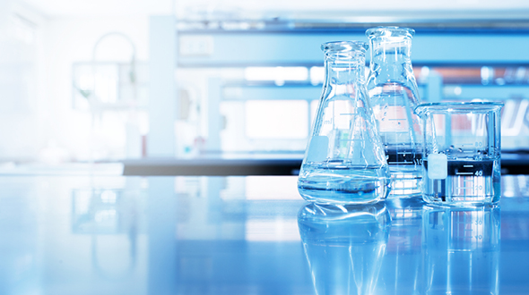 Pharmazeutische Unternehmer vs. Lohnhersteller: Wer trägt (wirklich) das Risiko der Haftung nach § 84 AMG