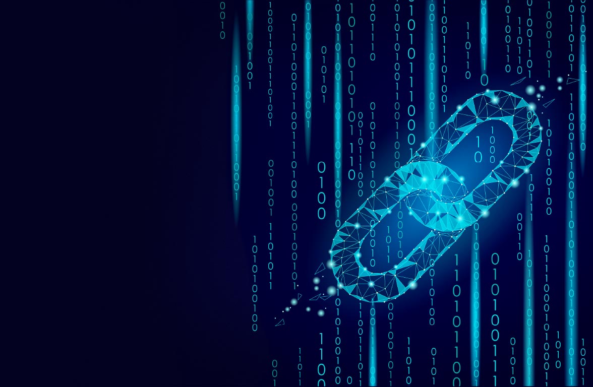 Eine stilisierte digitale Kette, die aus geometrischen Formen besteht, schwebt vor einem dunklen Hintergrund. Im Hintergrund sind vertikale binäre Zahlen, die das Thema Digitalisierung und Vernetzung symbolisieren. Die Kette repräsentiert Verbindungen und Datensicherheit in einer technologischen Umgebung.