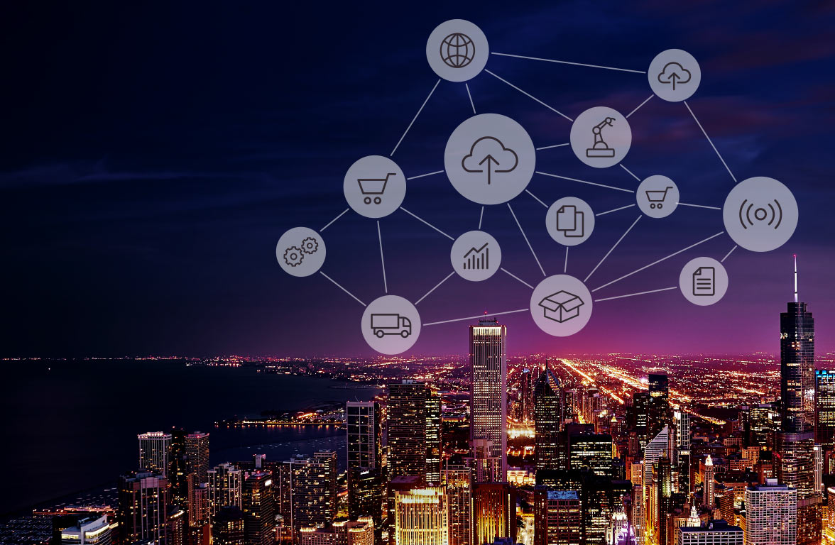 Das Bild zeigt eine Stadtansicht bei Nacht mit einer Netzwerkverbindung in der Mitte. Symbolgrafiken repräsentieren verschiedene Konzepte wie Cloud-Computing, E-Commerce, Logistik und Datenanalyse, die miteinander verbunden sind, um digitale Interaktionen und Geschäftsprozesse darzustellen.